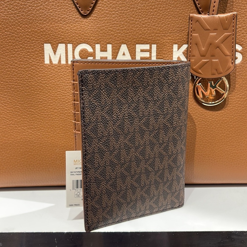 Michael Kors Jet Set Travel Passport Wallet
Brown Signature/Golden- NWT - Picture 3 of 16